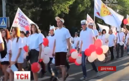 Мариуполь празднует День металлурга, несмотря на провокации боевиков "ДНР"