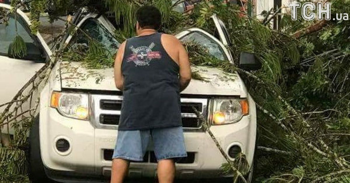 Евакуація та закупи у супермаркетах: як Кариби переживають атаку урагану десятиліття_9 / © Reuters