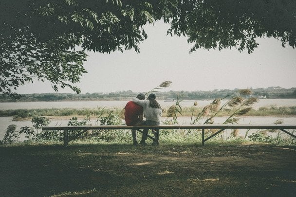 11 січня День обіймів дівчаток і хлопчиків / © unsplash.com