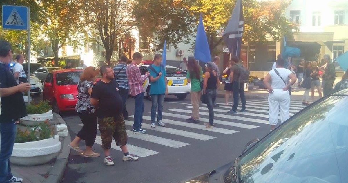Активисты блокируют движение / © ТСН