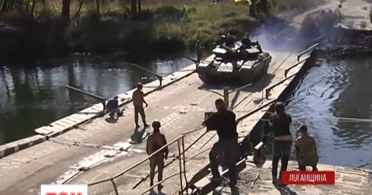 Силы АТО продолжили отвода танков с передовых позиций в Луганской области