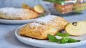 Слойки с яблоками и корицей