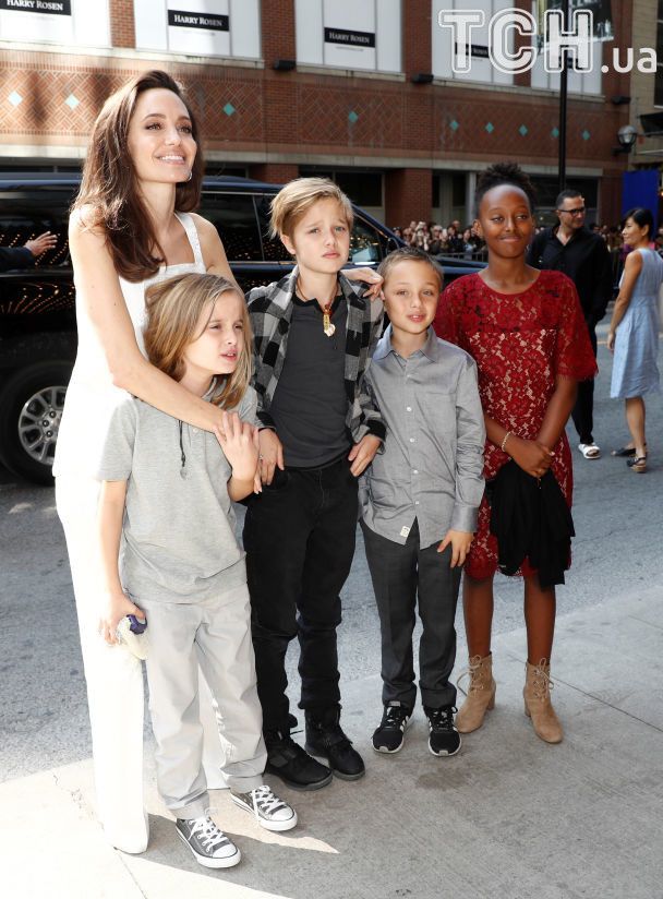 Джолі привезла дітей на кінофестиваль / © Reuters