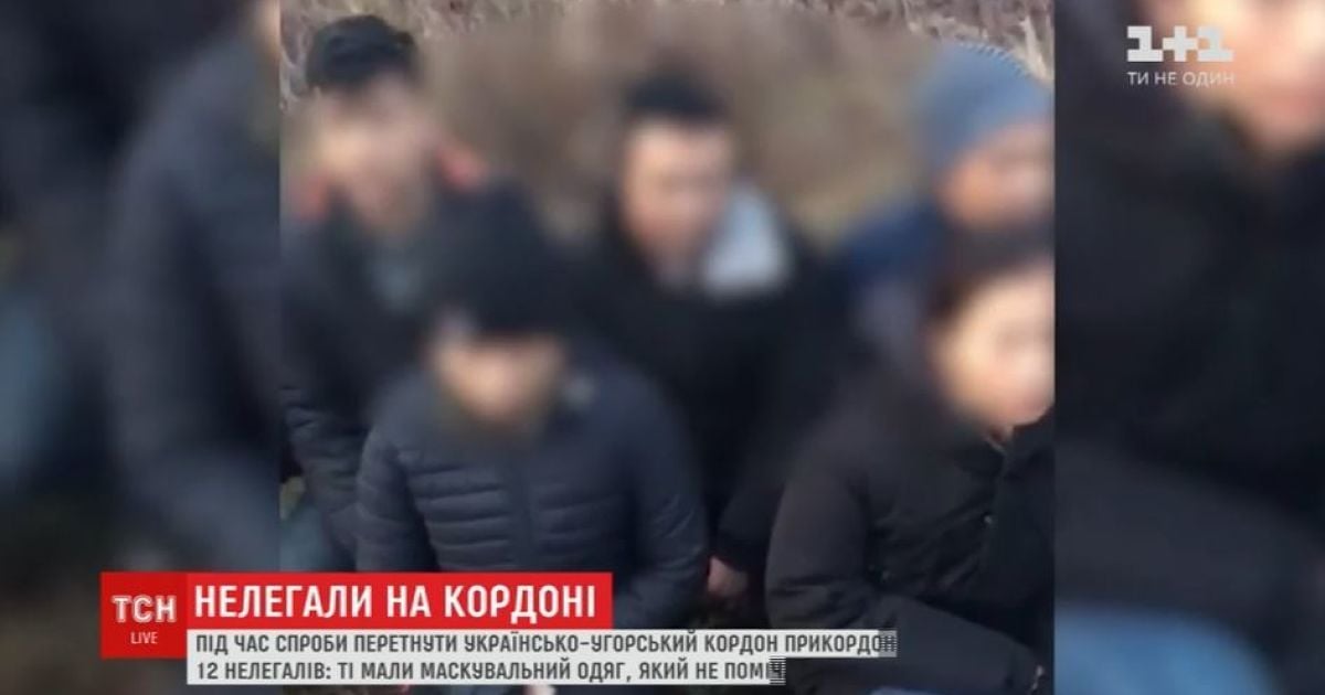 На Закарпатье задержали нелегалов в одежде против тепловизоров и деревянных копытах