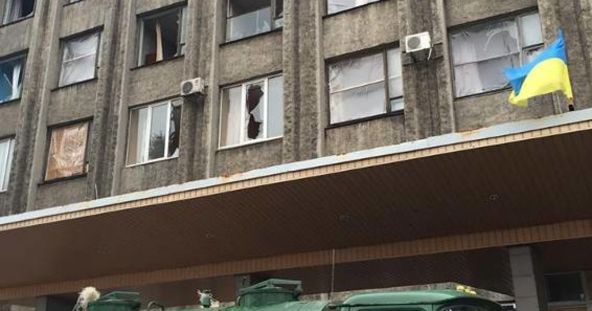 При виїзді з міста колона потрапила під артилерійський обстріл. / © mvs.gov.ua