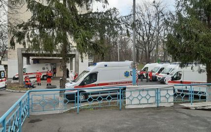 Очередь "скорых" и больные в тяжелом состоянии: медик рассказала о критической ситуации в киевской больнице