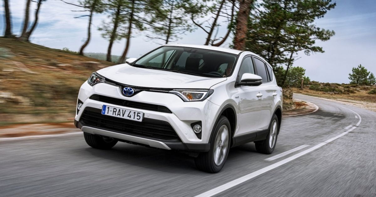 В Европе поступила в продажу гибридная Toyota RAV4