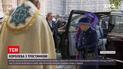 Новости мира: впервые за много лет Елизавета II появилась на публике с тросточкой для хождения