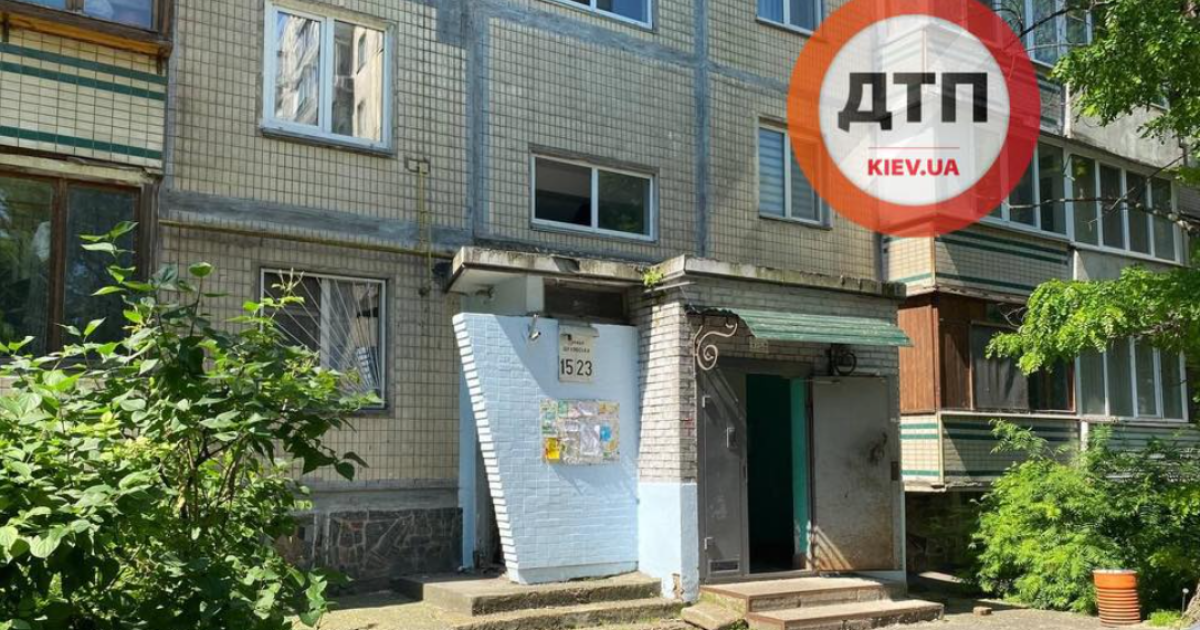 У Києві у сміттєзбірнику виявили тіло людини, замотане у ковдру