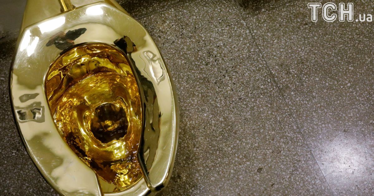 750 проба: в нью-йоркском музее появился функциональный золотой унитаз