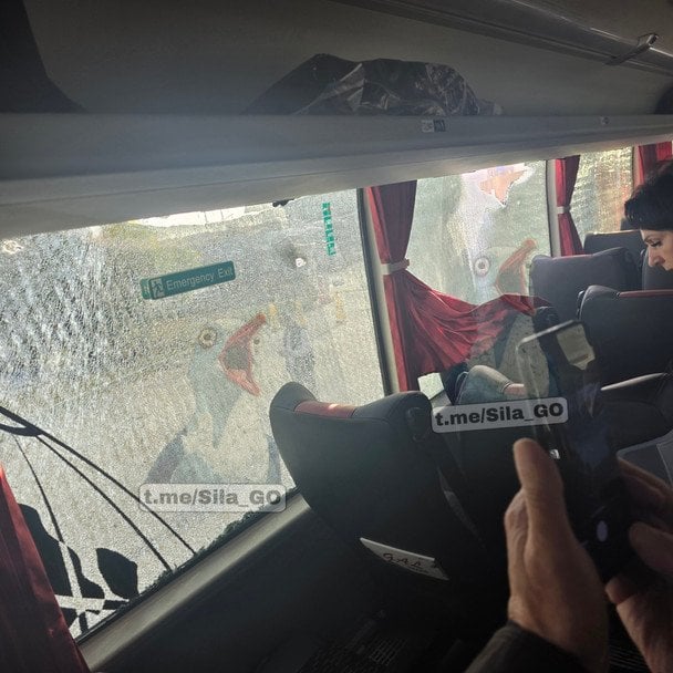Пошкоджений внаслідок російських атак автобус на пункту пропуску біля Молдови / © Новини.LIVE