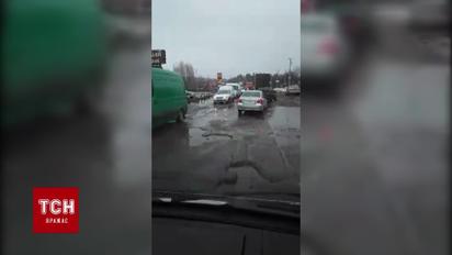 Издевательства над транспортом. Жители Черкасской области показали свои дороги после зимы