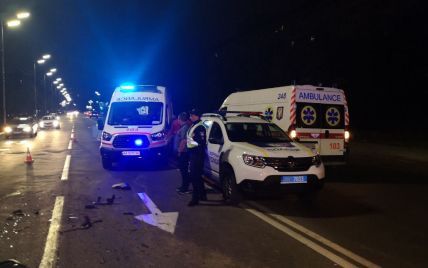 У Києві захмелілий водій Skoda протаранив "швидку": є постраждалі