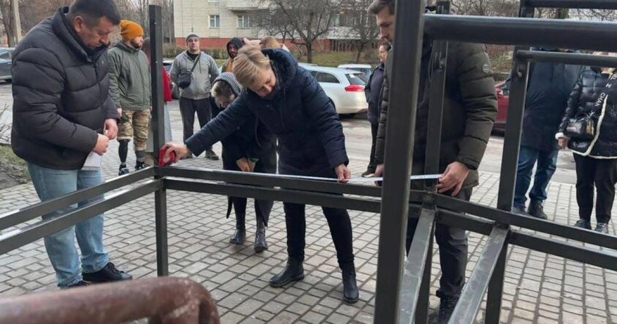 Установку пандуса проверили работники горсовета