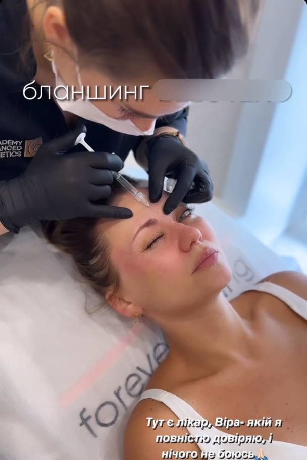 Анна Саливанчук делает косметологические процедуры / © instagram.com/salivanchuk.anna