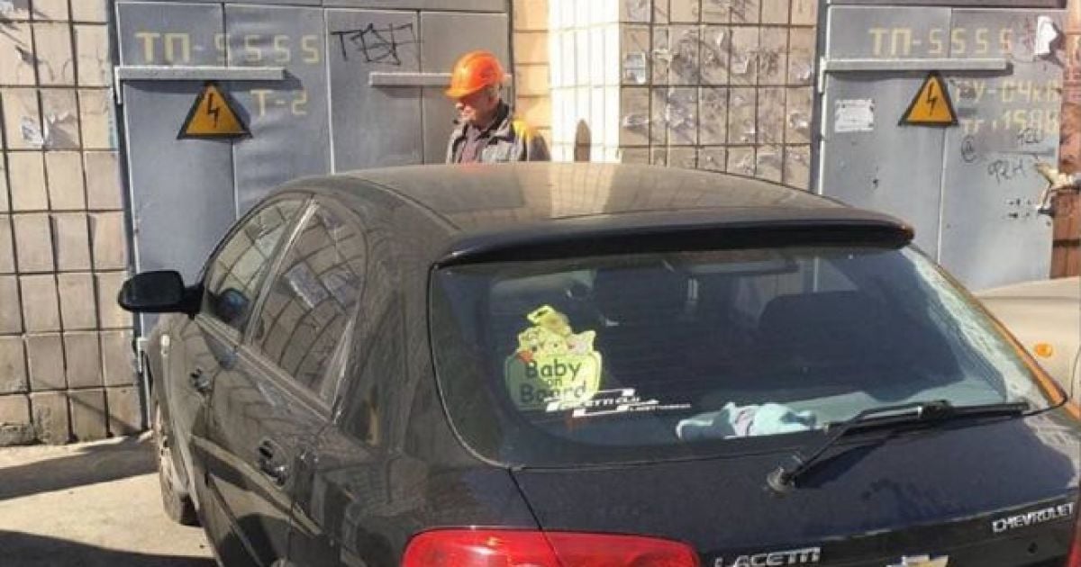 Припаркувала авто так, що 16 будинків залишилися без світла: у Києві шукали водійку іномарки 
