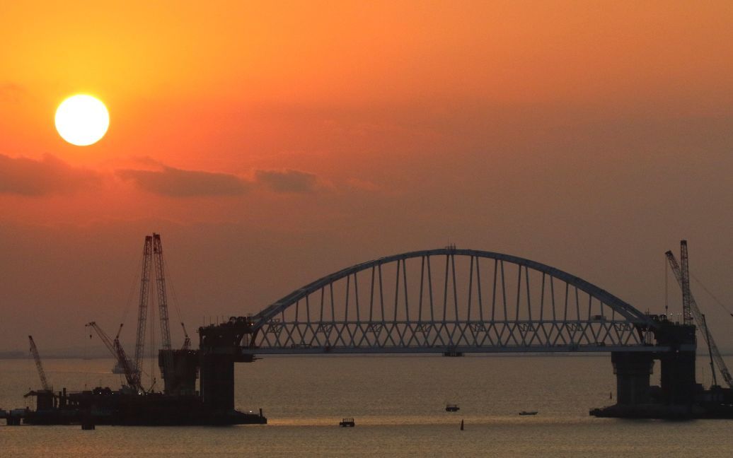 Арка над Керченським мостом / © Reuters