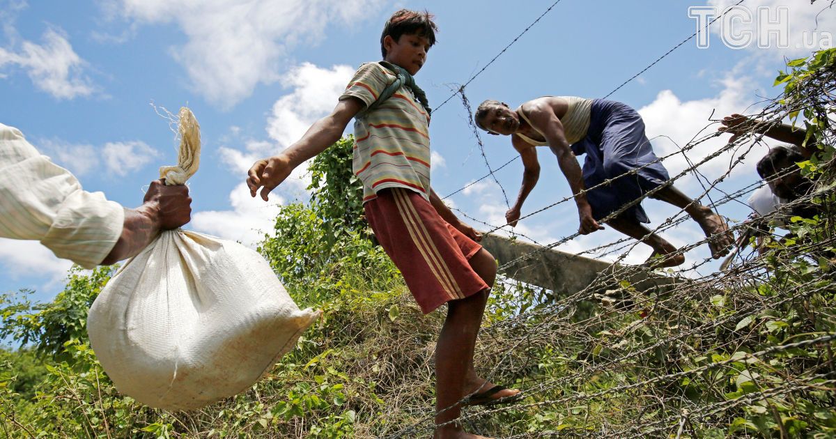 Рохінья тікають до Бангладеш через спалах насильства у М'янмі. / © Reuters