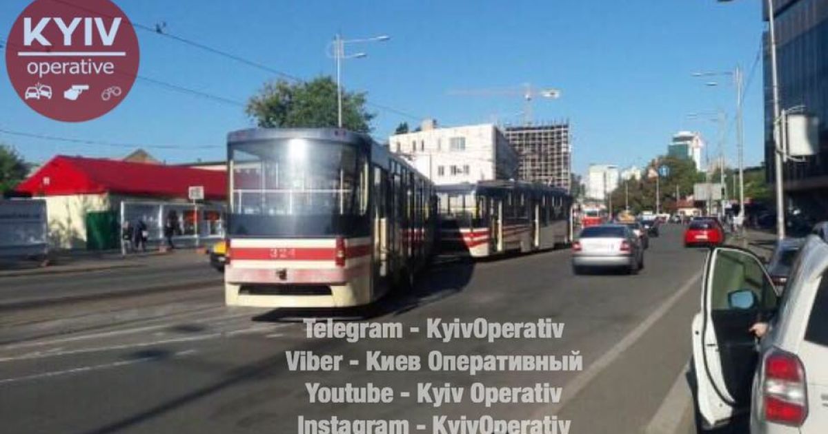 трамвай зійшов з рейок у Києві_2 / © Київ Оперативний
