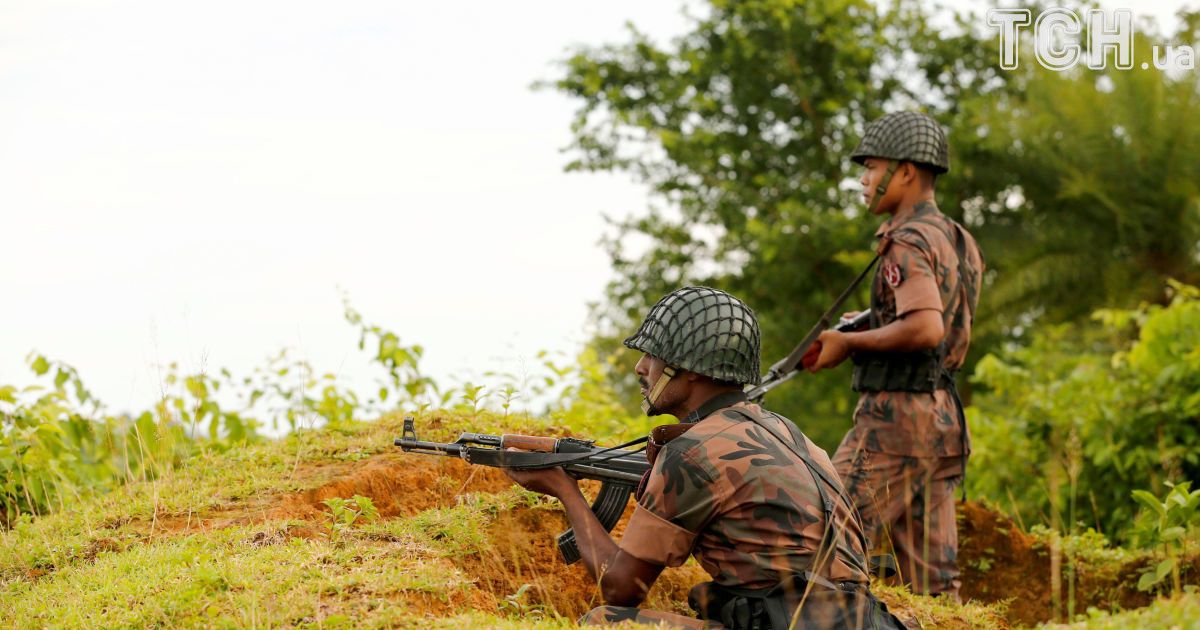 Бенгальські прикордонники не пропускають рохінья до своєї країни. / © Reuters