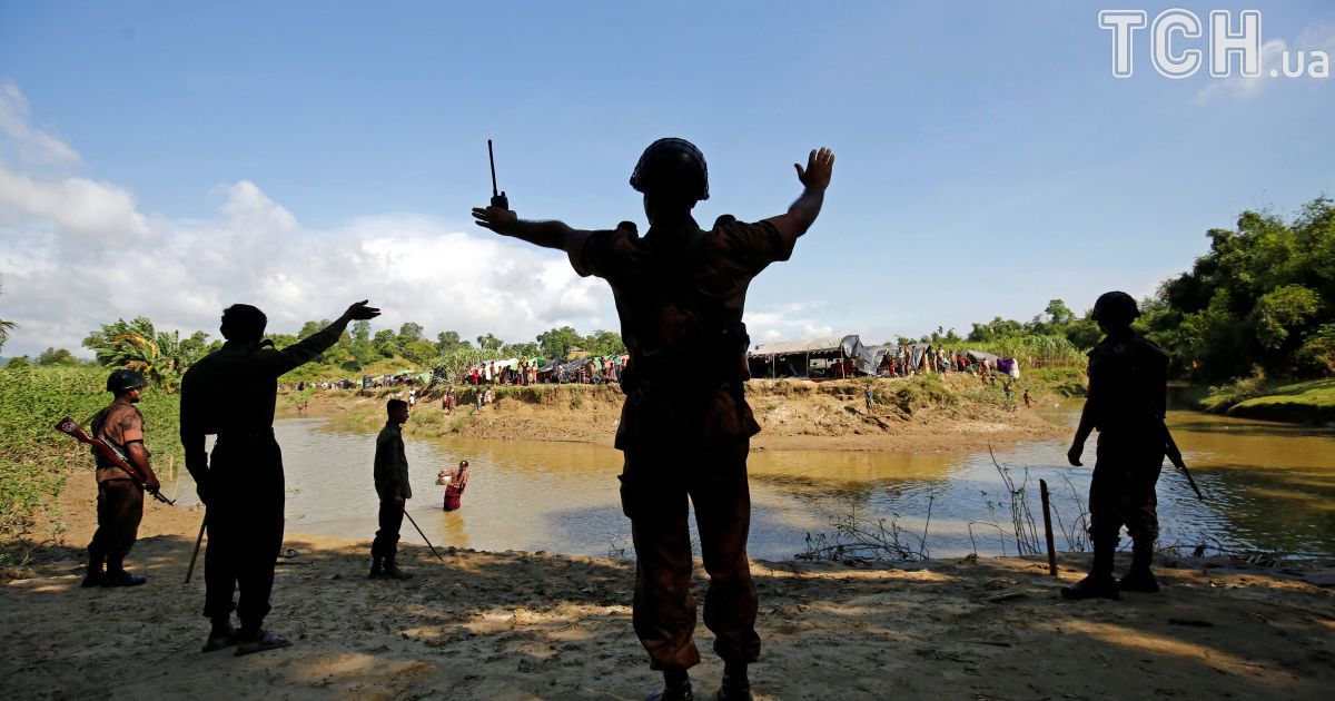 Бенгальські прикордонники не пропускають рохінья до своєї країни. / © Reuters
