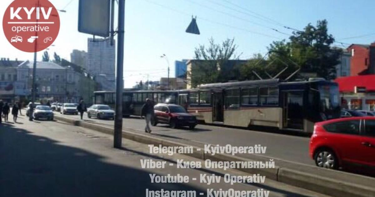 трамвай зійшов з рейок у Києві_1 / © Київ Оперативний