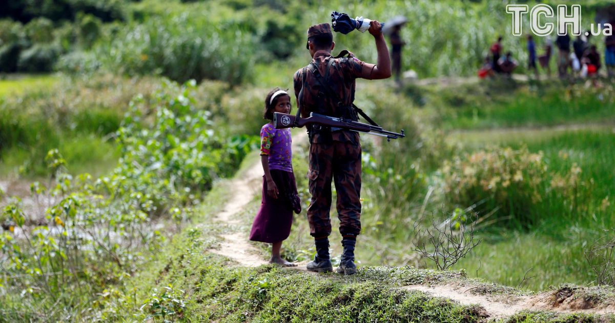 Бенгальські прикордонники не пропускають рохінья до своєї країни. / © Reuters