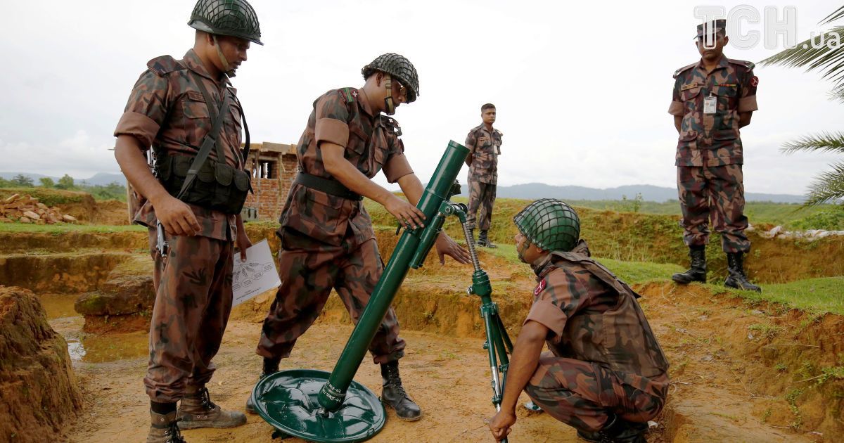 Бенгальські прикордонники не пропускають рохінья до своєї країни. / © Reuters