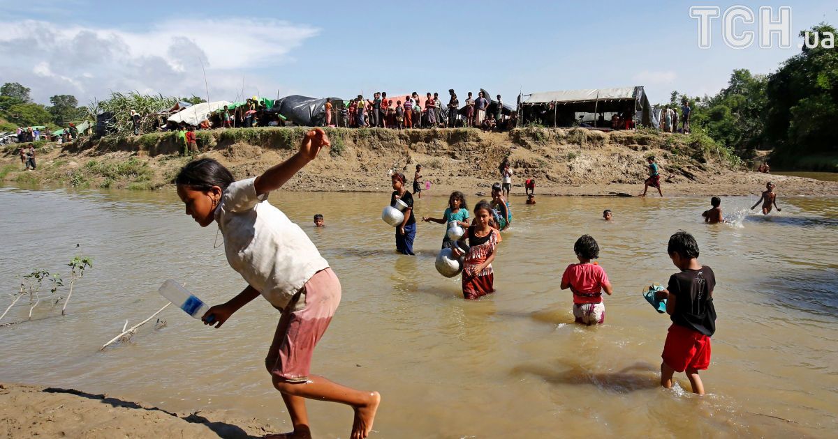 Рохінья тікають до Бангладеш через спалах насильства у М'янмі. / © Reuters