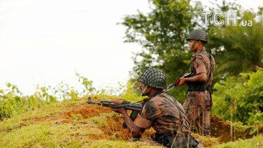 Бенгальські прикордонники не пропускають рохінья до своєї країни. / © Reuters