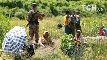 Бенгальські прикордонники не пропускають рохінья до своєї країни. / © Reuters