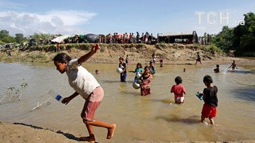Рохінья тікають до Бангладеш через спалах насильства у М'янмі. / © Reuters