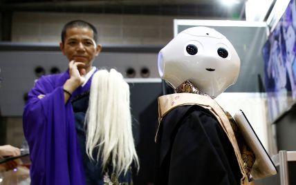 Покойся с байтом. В Японии представили робота-священника для похорон