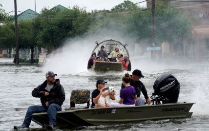 В Техасе планируют сбросить воду из водохранилищ для снижения риска еще большего затопления Хьюстона