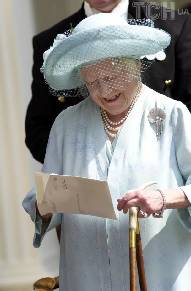 Королева-мати Єлизавета у день свого 100-річчя в броші, яку тепер носить Камілла / © Getty Images