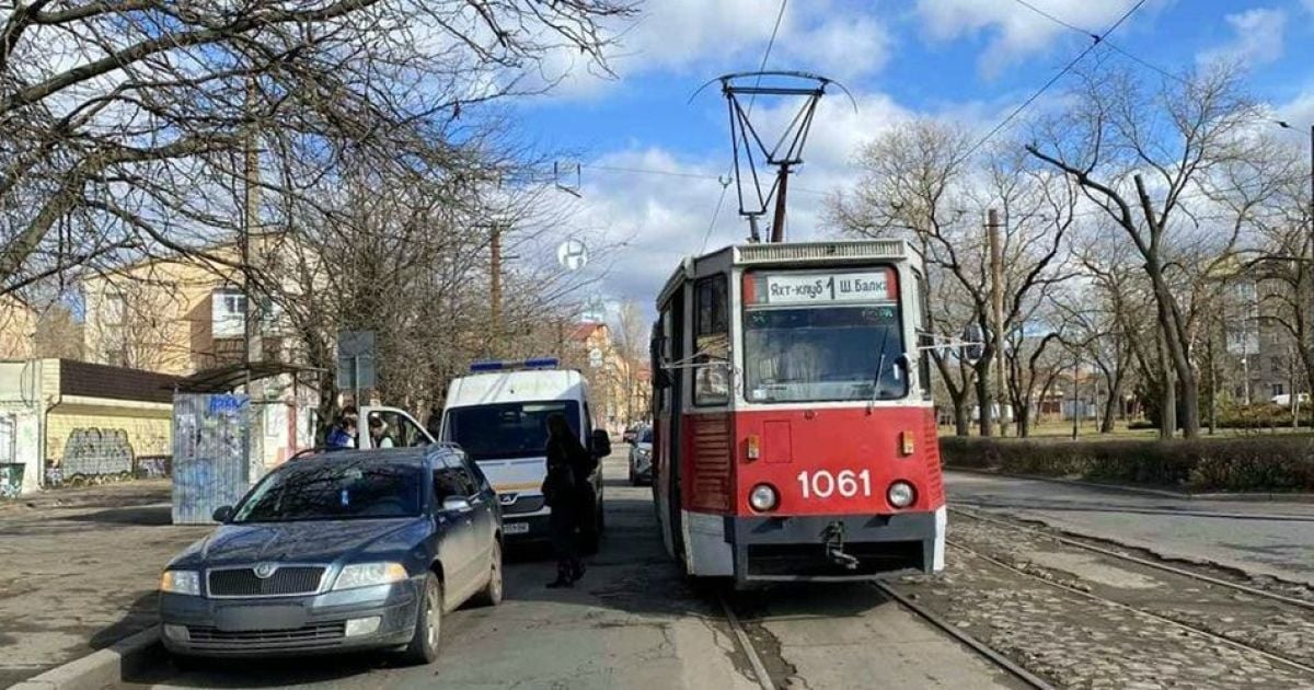 У Миколаєві водій легковика збив дитину, яка виходила з трамвая