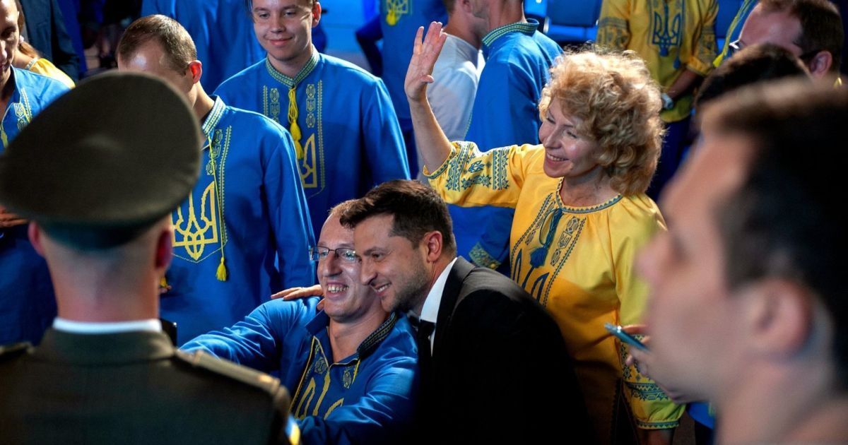 Синьо-жовтий перформанс у Токіо: українські паралімпійці яскраво привітали з Днем Державного Прапора