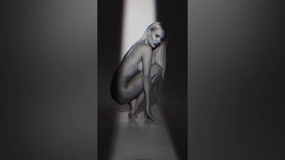 Дівчина Тараса Цимбалюка повністю оголилася для відео