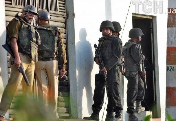 Чоловік викопав з могили тіло сестри та приніс її до відділення банку: причина шокує (фото)