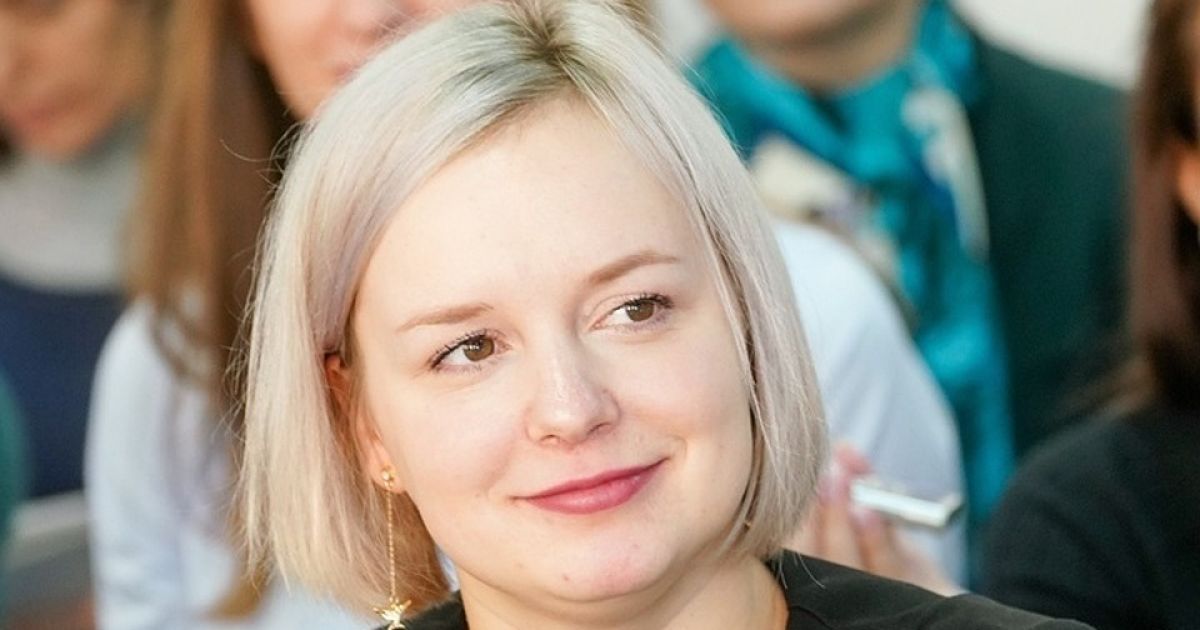 "Всем все равно, если вы не будете е**шить". В РФ чиновница бранью призвала молодежь работать