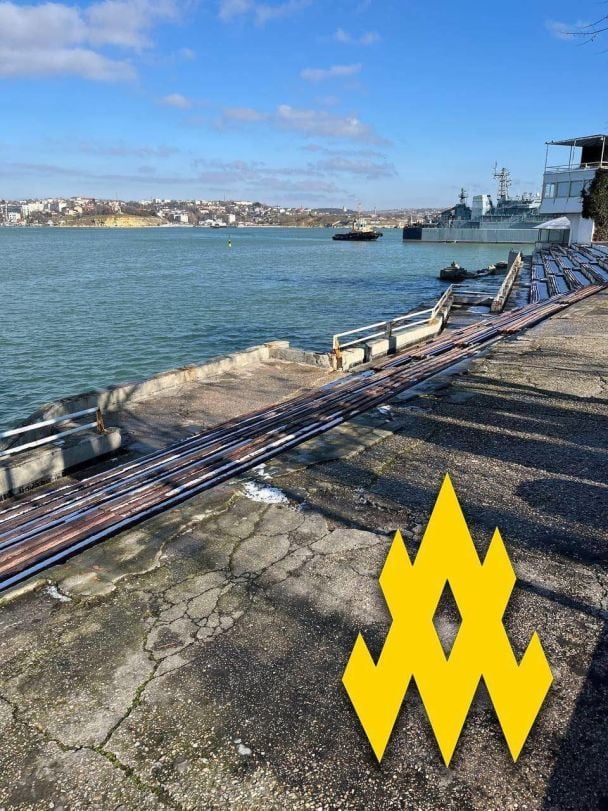 Десантний корабель росіян / © Telegram / Рух "АТЕШ"