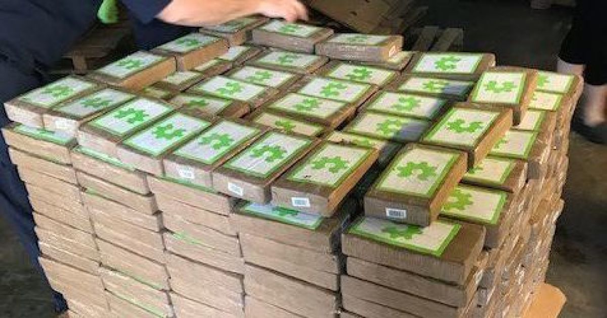 На Багамах у покинутих ящиках з бананами виявили кокаїн на 18 мільйонів доларів