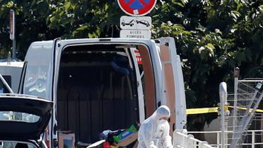 Авто влетіло у пасажирські зупинки в Марселі _7 / © Reuters