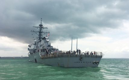 Командующего флота США в Азии уволили из-за столкновения американского эсминца с танкером
