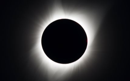 В США состоялось большое затмение Солнца: Reuters показал зрелищные фото уникального явления