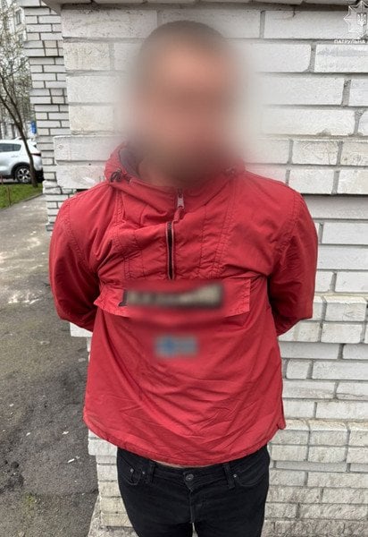 Пьяный с пистолетом в людном месте: полиция задержала хулигана в Киеве