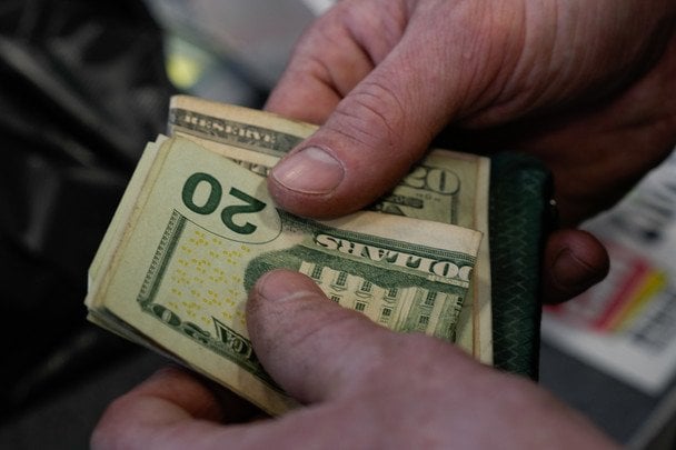 Курс валют на 11 травня: скільки коштуватимуть долар, євро і злотий