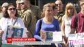 Под Кабмином собрались десятки людей с требованием дофинансировать лечения онкобольных за рубежом