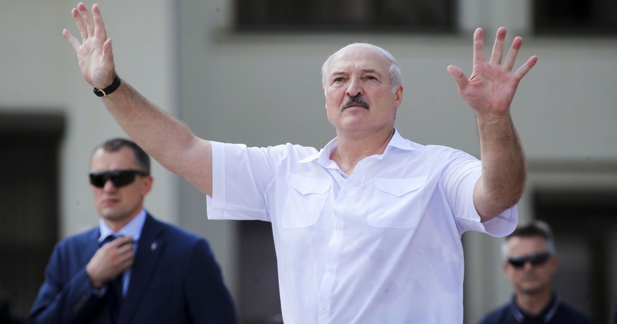 "Ми ніколи такими не станемо": Лукашенко заявив, що йому ставлять у приклад Україну