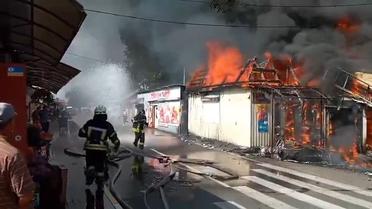 В Коцюбинском горит рынок